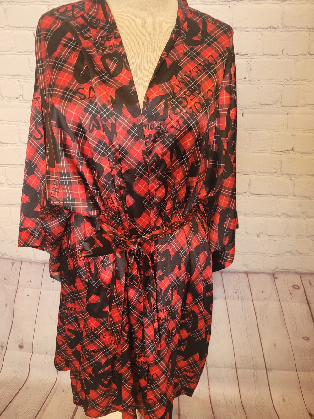 Victoria's Secret Size Med/Large Red Black Plaid Silky Like Short Robe Tie Close